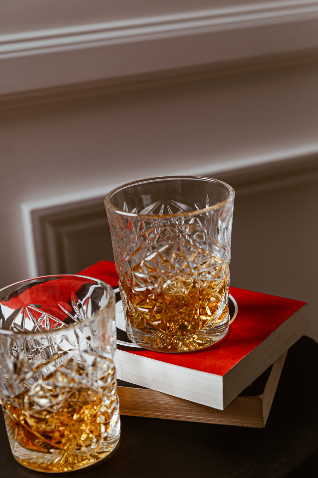 Engraved Whisky Glass Set with Books neat